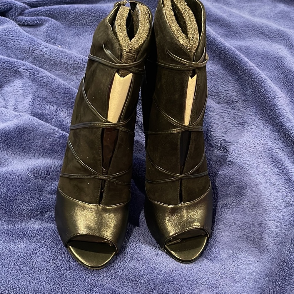 ๐HP๐GUESS BOOTIES ๐ - Picture 7 of 9